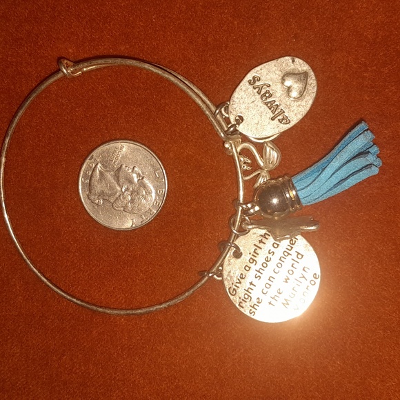 🌺2 CHARM Bracelets - Picture 2 of 3